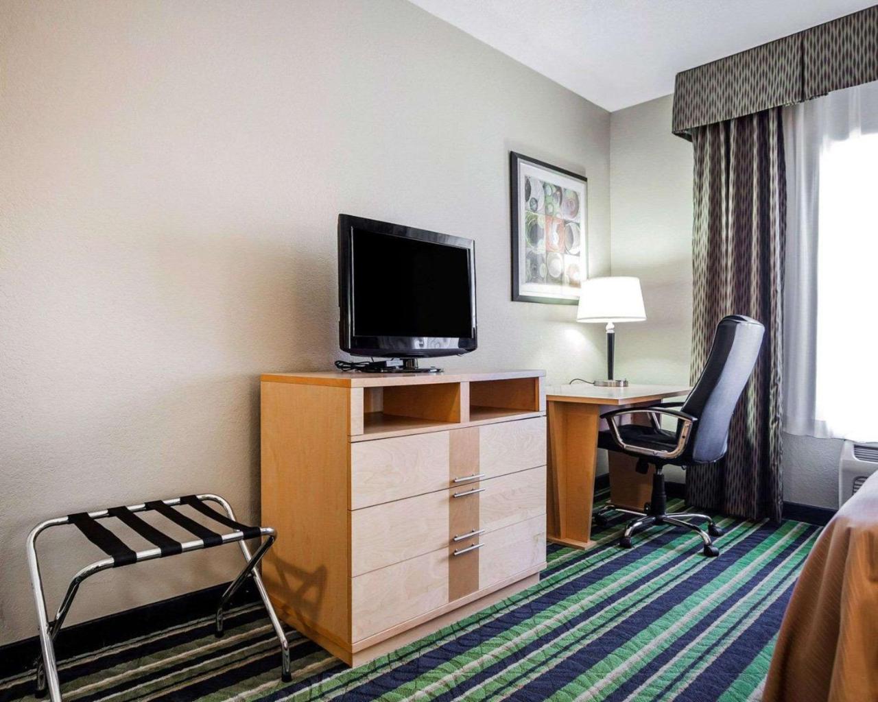 Comfort Inn Kansas City / Airport 외부 사진